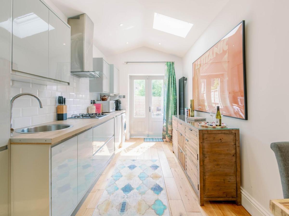 Pass The Keys Recently Renovated 1Br Flat With Private Garden In South London Apartment Exterior photo